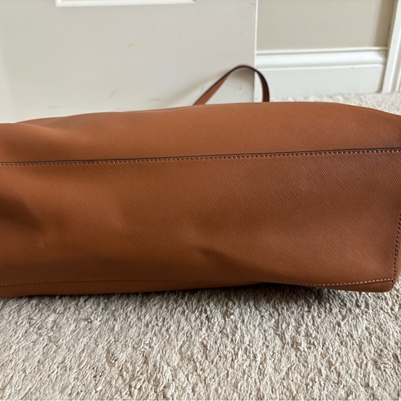 Tory Burch Brown Saffiano Leather Tote Bag 🤩 - Picture 5 of 10